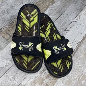 Youth Under Armour Black & Green Flip Flops - 2Y